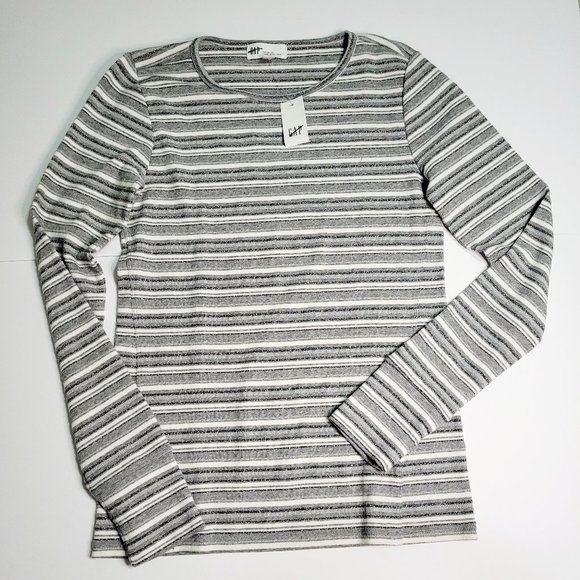 GAP Long Sleeve Tee - Picture 1 of 5